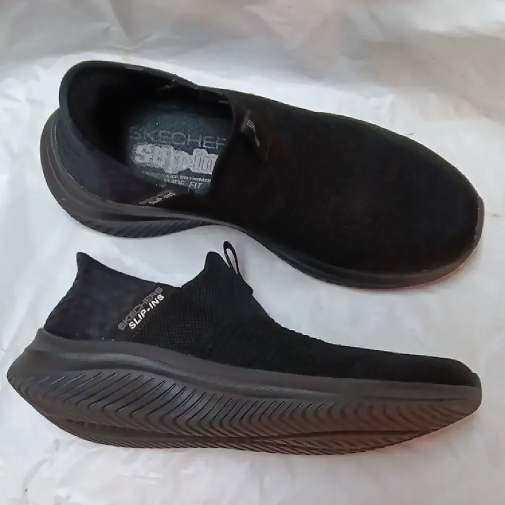 Skechers Black Sneakers with Sock-Like Fit and Wave Sole